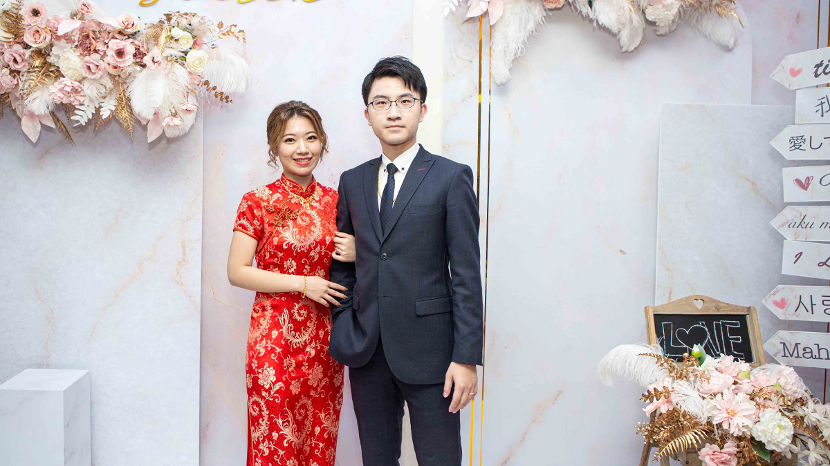 一百對新人，對於婚禮就會有一百種不一樣的見解。有人喜歡奢華的並廣邀賓客大肆慶祝，也有人喜歡只請一桌溫馨的小小家宴，與至親一同分享人生邁入下一階段的喜悅，當然也有只簡單結婚登記，認為結婚只要雙方都同意，儀式只是一個形式，身邊是誰一起度過下半輩子才是最重要的大事。 以上這些都是不同的新人想為自己婚禮紀錄的不同想法，如果真的只想選擇簡單登記結婚型的婚禮紀錄，要怎麼說服家長呢?OKOH教你幾個步驟看起來吧!