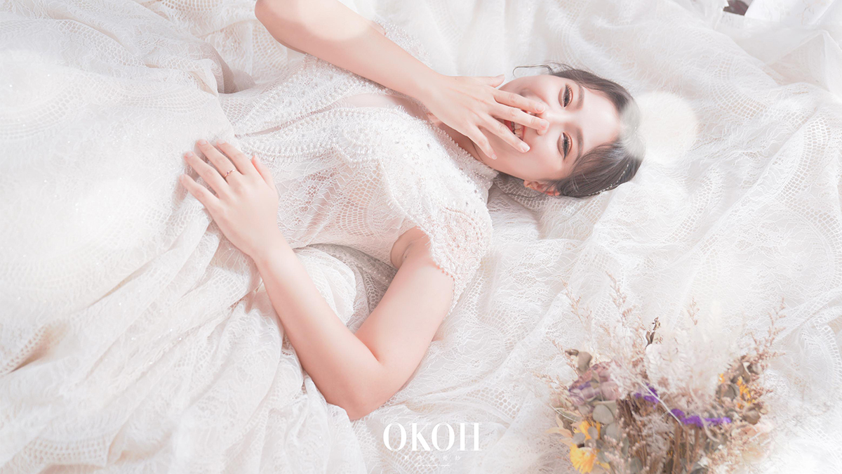 新北婚紗OKOH婚紗之啊崑攝影師擁有多年婚禮攝影經歷，對於如何引導新人拍出自然情感流露的一面，是啊崑攝影師的強項，啊崑總是會像是新人好朋友般的存在，用親切的方式引導出劇婚禮攝影的自然情感，本篇更是大方分享婚禮攝影溝通的重點小Tips，現在就馬上看下去！