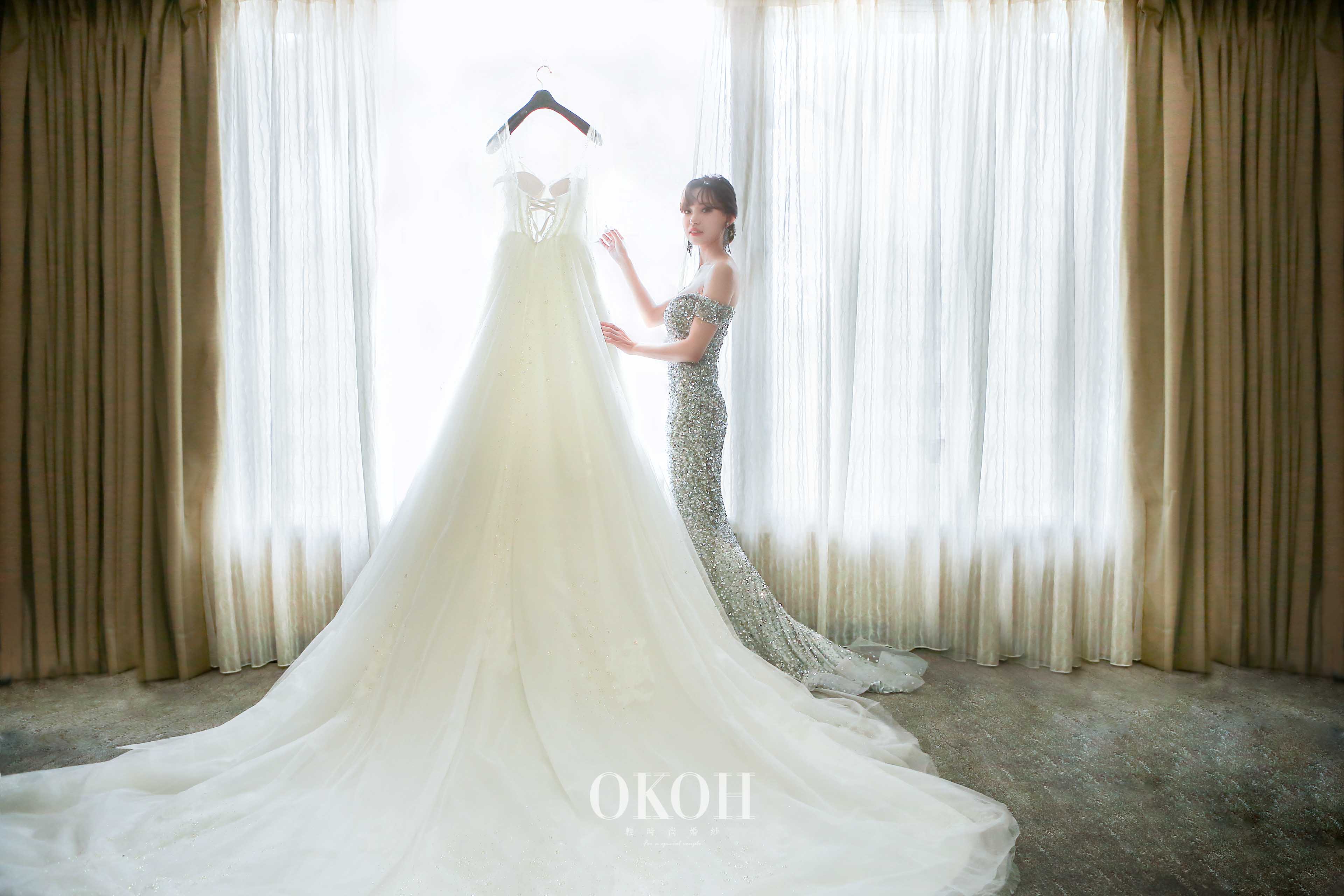 挑婚紗通常會從場地、身形和膚色著手，但你知道用「12 星座」來看更準嗎？ 沒想到吧!這次新北婚紗OKOH好朋友化身為星座國師，用星座面向來給你們不同角度的意見想法唷!這時候就跟著OKOH國師來探索一下，究竟擁有不同性格特質與偏好的新娘，對於命定婚紗是否早有關於星座個性的定見，一起跟著本篇文好好傾聽自己心裡的聲音，然後就跟著OKOH現在來看看你的星座和哪件婚紗最速配吧！