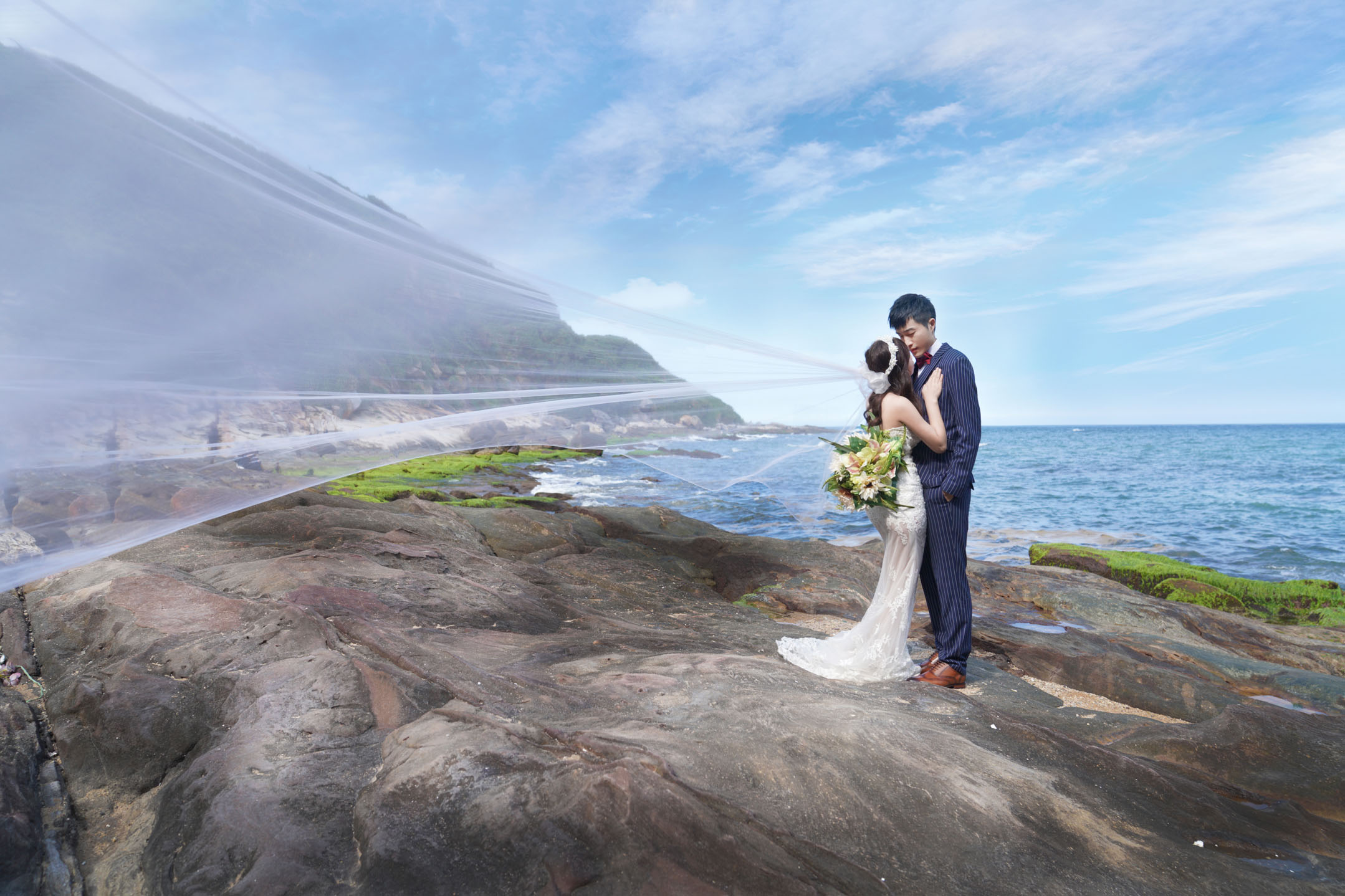 新北婚紗，其實比你想像的多 說到新北婚紗，很多人第一個想到海邊。 但其實，新北真正厲害的是—— 城市 × 自然 × 建築 × 生活感 全部都能一天完成。 這篇就由OKOH好朋友來 幫你把風格整理好， 選對場景，比盲選景點更重要。